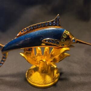 Estee Lauder "Magnificent Marlin" Solid Perfume Compact & Stand White Linen